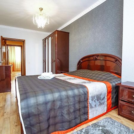 Two Bedroom Apartment On Syganak Street 64-1 Astana Bagian luar foto