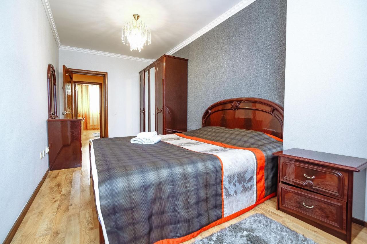 Two Bedroom Apartment On Syganak Street 64-1 Astana Bagian luar foto
