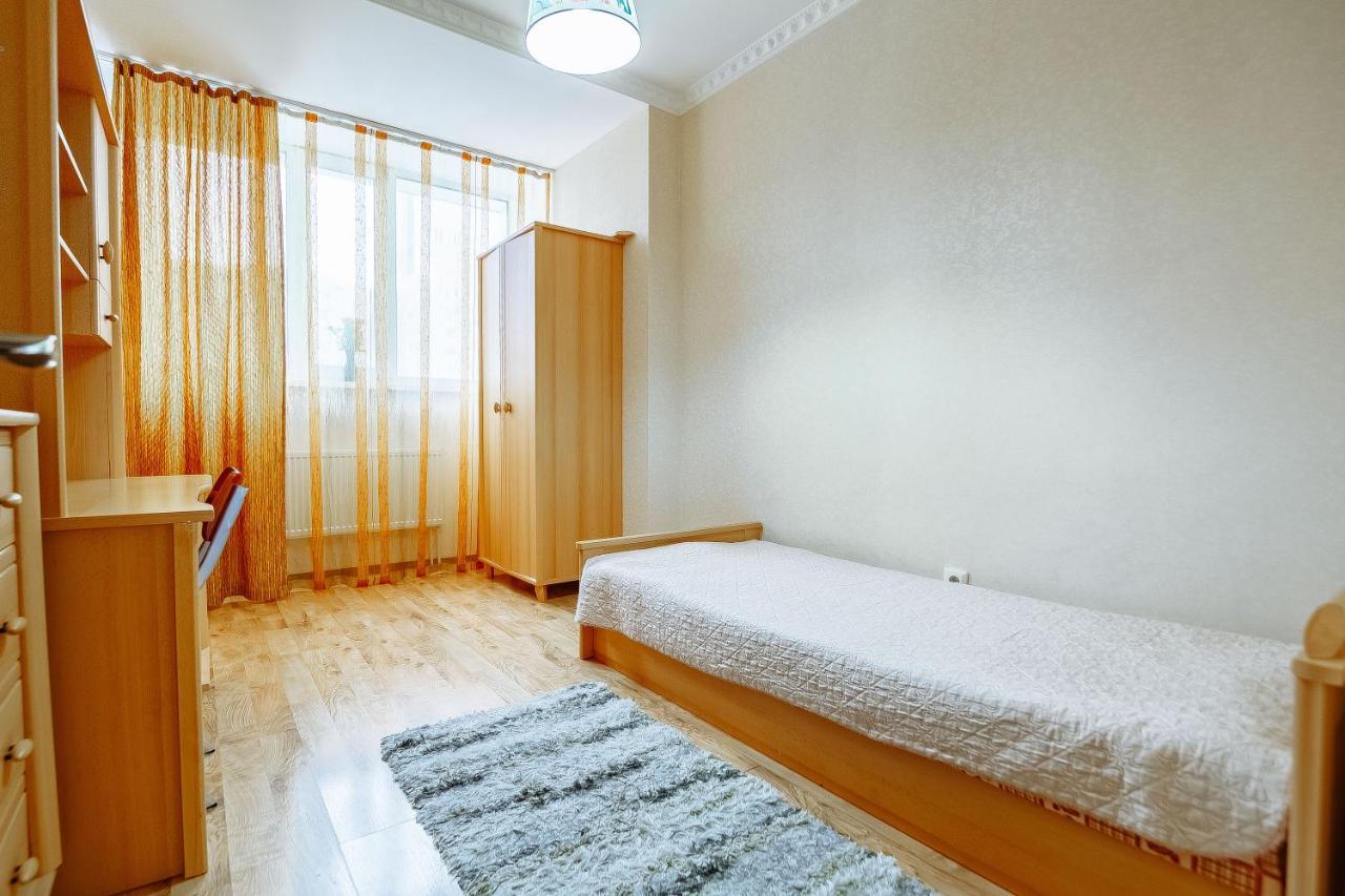 Two Bedroom Apartment On Syganak Street 64-1 Astana Bagian luar foto